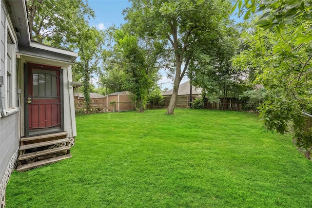 4526 Kingsbury St, Houston, TX 77021 - fenced backyard with entry steps