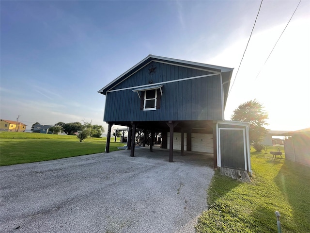 126 2nd Ave, Onalaska, TX 77360 - view of front of home featuring a carport, asphalt driveway, and a front yard