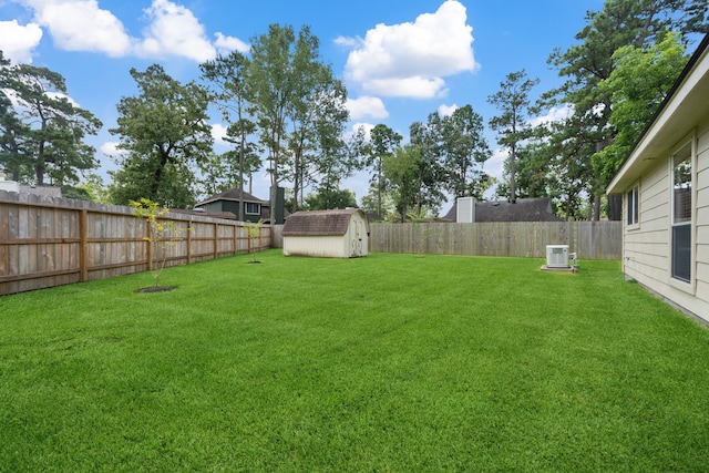 3518 Grove Oaks Dr, Houston, TX 77339 - fenced backyard with a storage unit