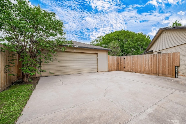 13506 Sherwood St, Sugar Land, TX 77498 - garage with driveway