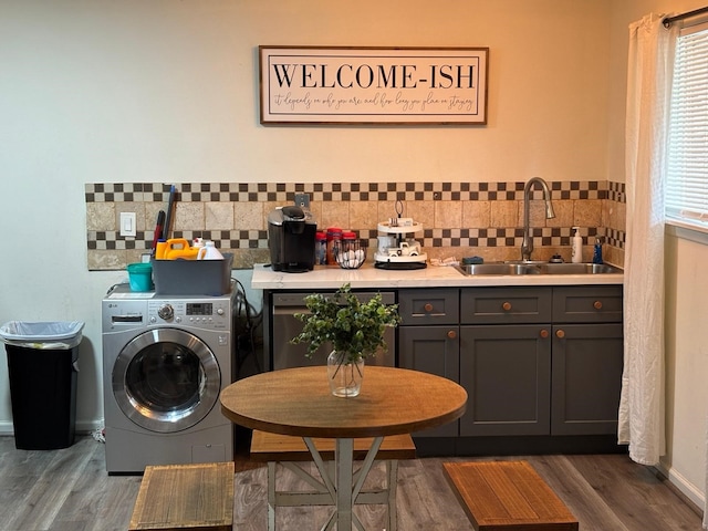 1529 Wirt Rd Unit 6, Houston, TX 77055 - laundry area featuring washer / clothes dryer and dark wood-style floors
