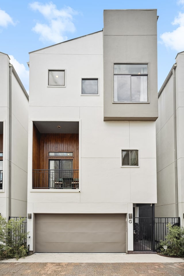 2010 Blodgett St Unit G, Houston, TX 77004 - view of front of house with stucco siding and an attached garage