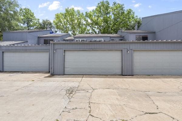 9005 Imogene St Unit C, Houston, TX 77036 - view of garage