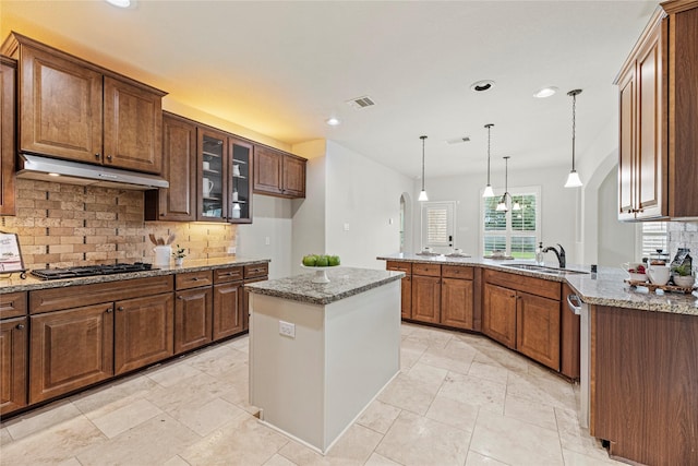 3102 Hillside Landing Trl, Katy, TX 77494 - kitchen featuring recessed lighting, gas stovetop, decorative backsplash, glass insert cabinets, and under cabinet range hood