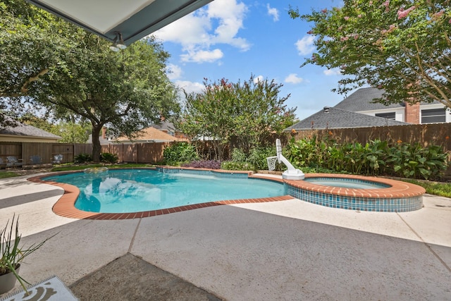 2413 Sawgrass Ct, League City, TX 77573 - view of swimming pool featuring a patio, a fenced backyard, and a pool with connected hot tub
