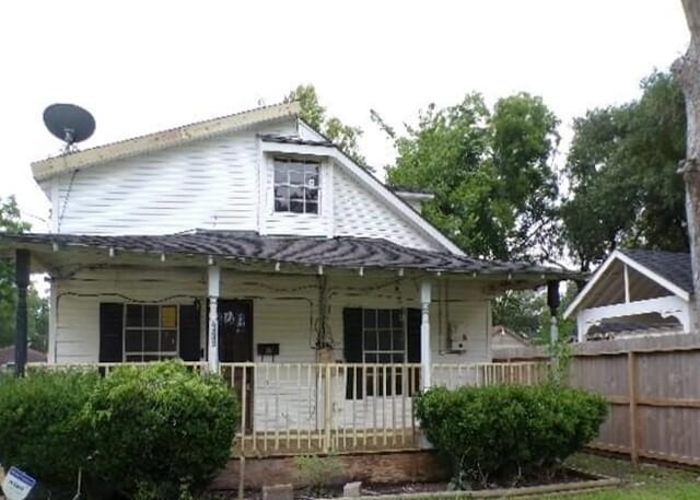 222 E Southland Ave, Alvin, TX 77511 - back of house with covered porch