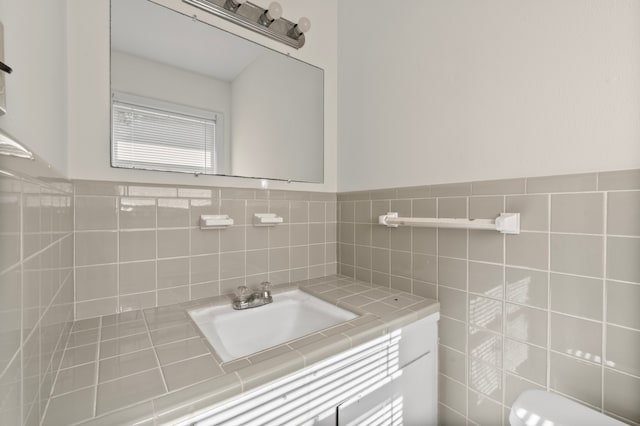 5532 Meadow Creek Ln, Houston, TX 77017 - bathroom featuring vanity and tile walls