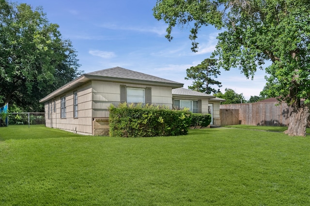 5532 Meadow Creek Ln, Houston, TX 77017 - view of home's exterior with roof with shingles