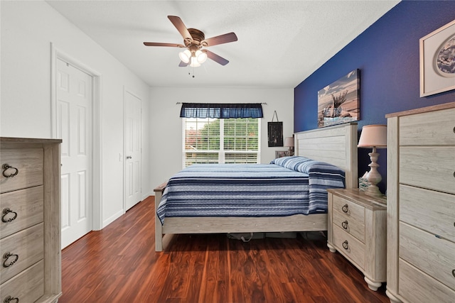 1860 White Oak Dr Unit 251, Houston, TX 77009 - bedroom with dark wood-style floors and a ceiling fan