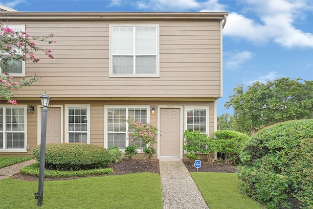 1860 White Oak Dr Unit 251, Houston, TX 77009 - colonial inspired home with a front lawn