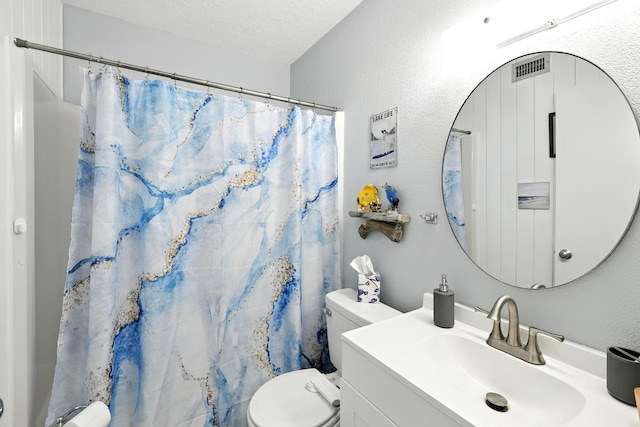 100 Edgewater Dr Unit 39, Livingston, TX 77351 - bathroom featuring vanity, curtained shower, and a textured ceiling