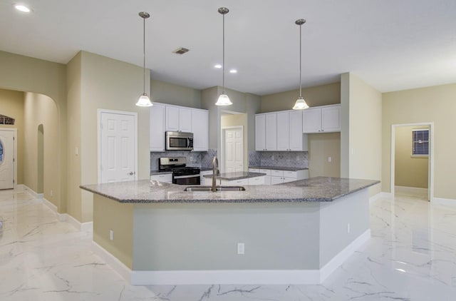 18327 Bluewater Cove Dr, Humble, TX 77346 - kitchen with stainless steel appliances, light marble finish floors, a large island, recessed lighting, and tasteful backsplash