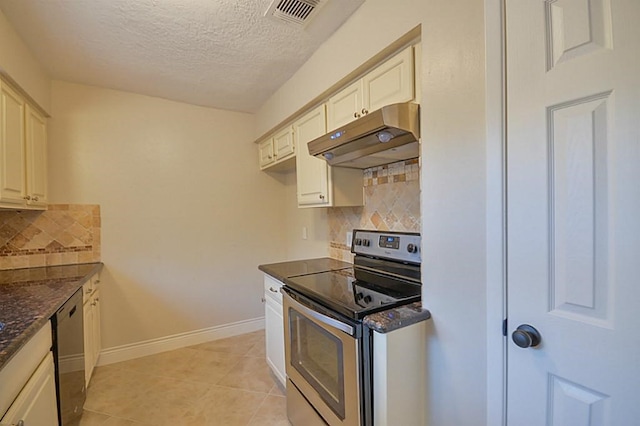 2903 Valley Rose Dr, Kingwood, TX 77339 - kitchen featuring stainless steel appliances, under cabinet range hood, a textured ceiling, tasteful backsplash, and dark stone countertops