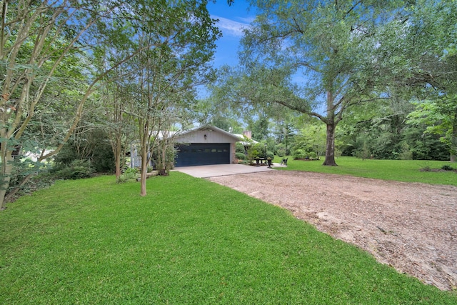 2970 Spanish Oaks Dr, Brenham, TX 77833 - view of front facade with dirt driveway, a front lawn, and a garage