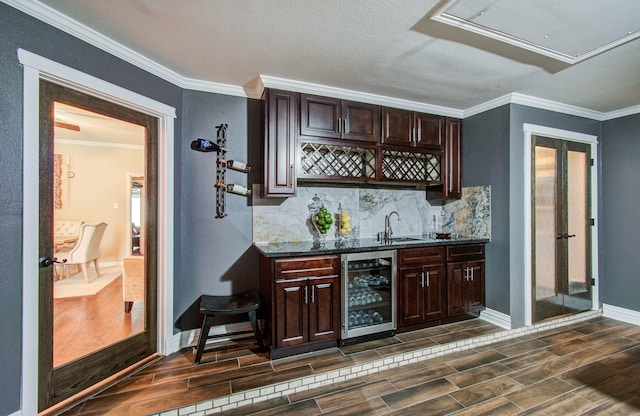 2516 Vaughn St, Houston, TX 77093 - indoor wet bar featuring wine cooler, wood tiled floors, tasteful backsplash, and ornamental molding