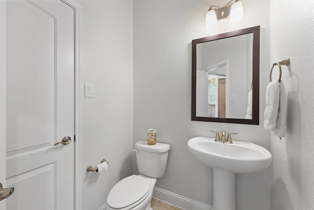 6 Inland Prairie Dr, Tomball, TX 77375 - half bath featuring baseboards and toilet