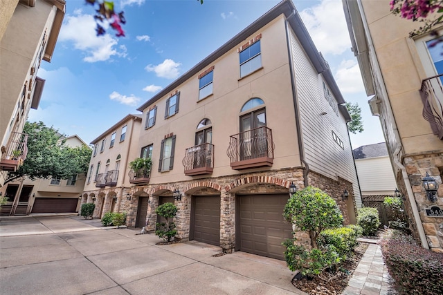 542 Bomar St, Houston, TX 77006 - view of building exterior featuring driveway and an attached garage