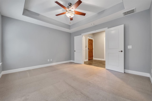542 Bomar St, Houston, TX 77006 - unfurnished bedroom featuring carpet, a tray ceiling, and a ceiling fan
