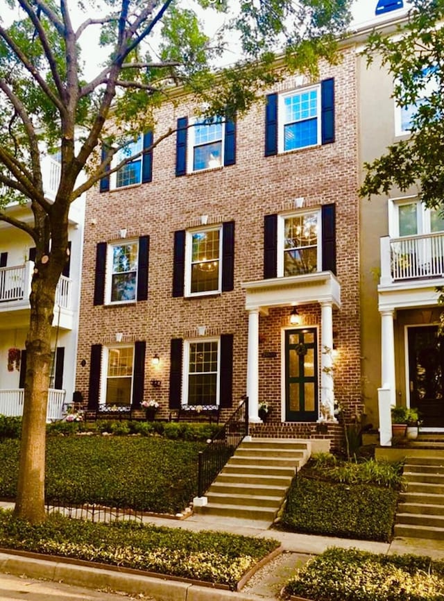 2006 Buffalo Ter, Houston, TX 77019 - colonial-style house with brick siding
