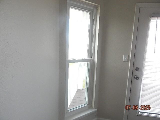 21315 Gulf Dr, Galveston, TX 77554 - view of entryway