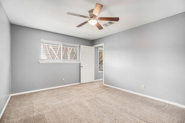 3014 Bayou Dr, La Porte, TX 77571 - unfurnished room featuring carpet floors and a ceiling fan