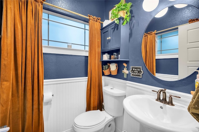 10252 Sunset Ln, Conroe, TX 77385 - bathroom with wainscoting and a textured wall
