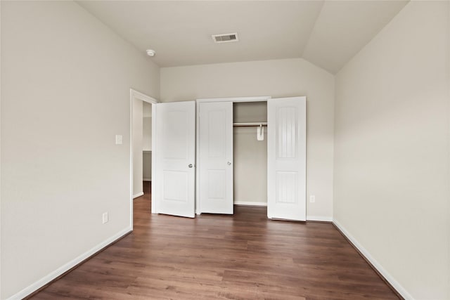 187 Black Swan Pl, The Woodlands, TX 77354 - unfurnished bedroom with wood finished floors, vaulted ceiling, and a closet