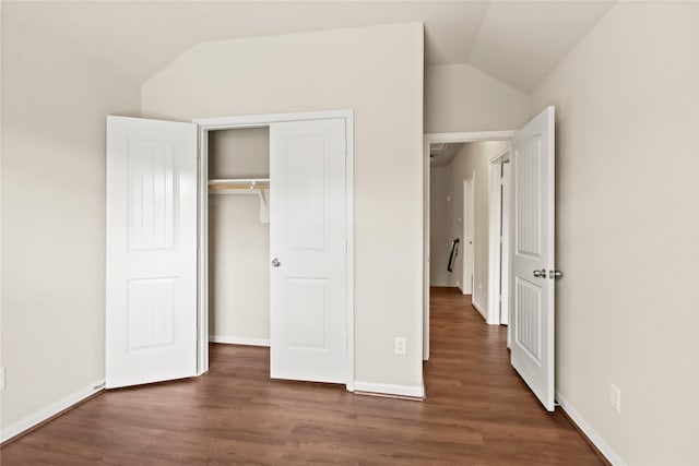 187 Black Swan Pl, The Woodlands, TX 77354 - unfurnished bedroom featuring vaulted ceiling, wood finished floors, and a closet