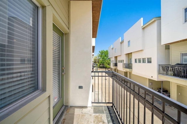 4707 Caroline St, Houston, TX 77004 - balcony with a residential view