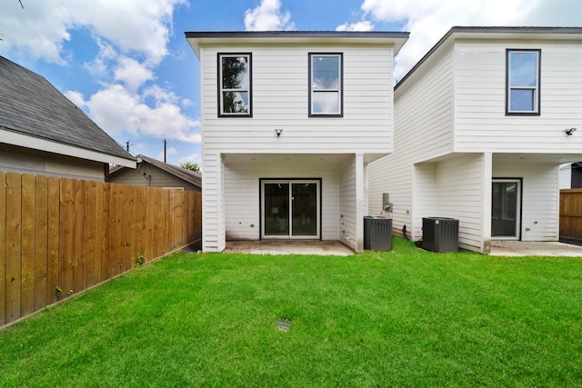 406 E 33rd St, Houston, TX 77018 - back of property with a patio