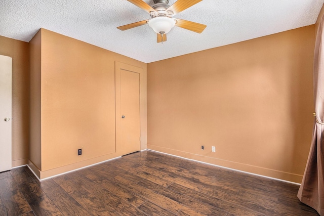 6302 Amie Ln, Pearland, TX 77584 - unfurnished bedroom with dark wood-type flooring, a textured ceiling, ceiling fan, and a closet