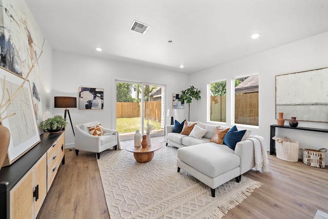 408 E 33rd St, Houston, TX 77018 - living area featuring light wood-style flooring, plenty of natural light, and recessed lighting