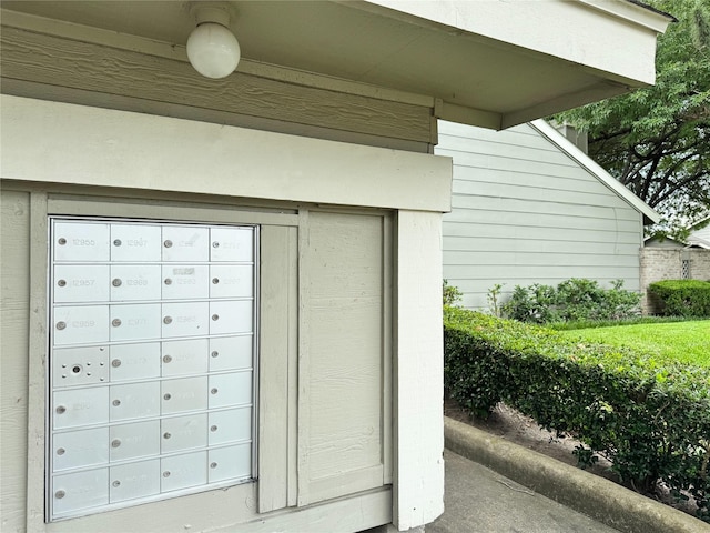 12991 Wirevine Ln, Houston, TX 77072 - exterior view of mail area