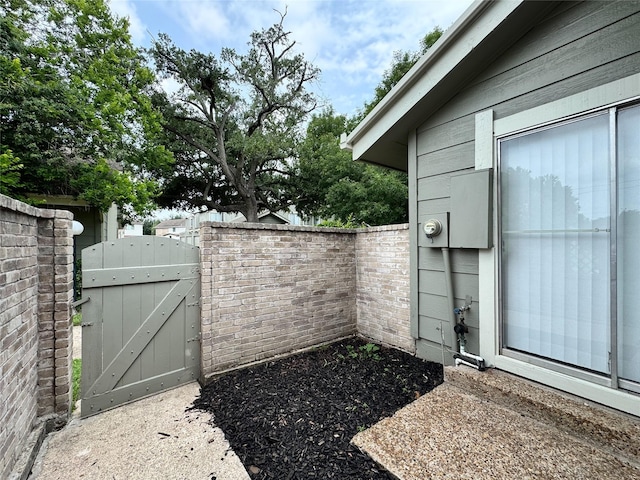 12991 Wirevine Ln, Houston, TX 77072 - view of yard featuring a gate