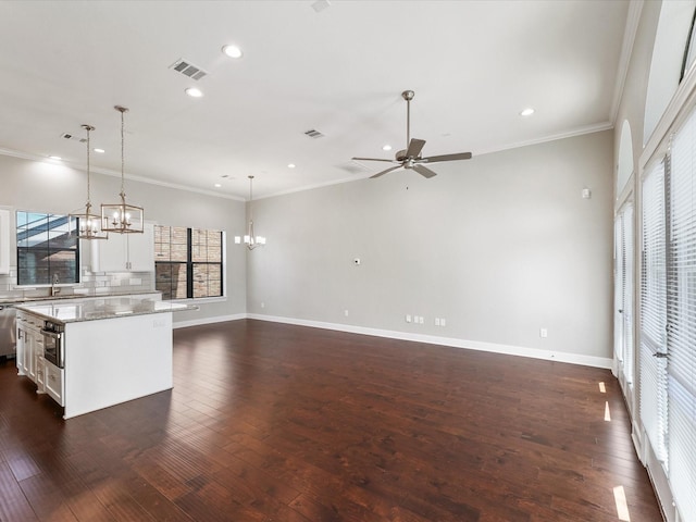3303 Beverly Forest Dr, Houston, TX 77057 - kitchen featuring a chandelier, ceiling fan, crown molding, a kitchen island, and recessed lighting