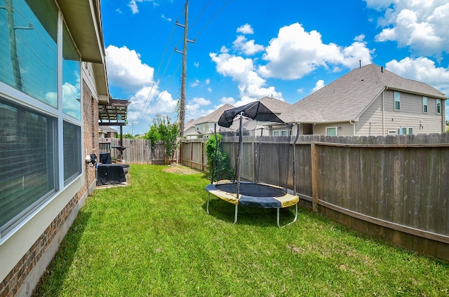 6215 Carnaby Ln, Rosenberg, TX 77471 - fenced backyard with a trampoline