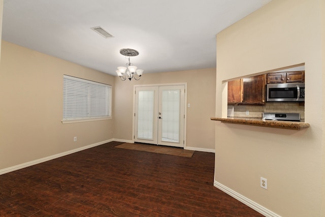 2351 Loyanne Dr, Spring, TX 77373 - kitchen featuring stainless steel microwave, a chandelier, dark wood-style floors, electric stove, and decorative light fixtures
