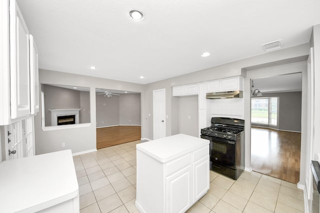 9410 Gatmere Ct, Sugar Land, TX 77498 - kitchen featuring black range with gas cooktop, under cabinet range hood, ceiling fan, light countertops, and recessed lighting