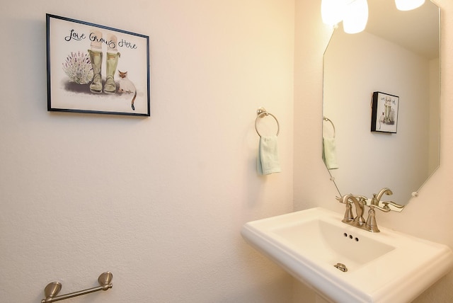 4615 Montcliff Bend Ln, Sugar Land, TX 77479 - bathroom with a sink