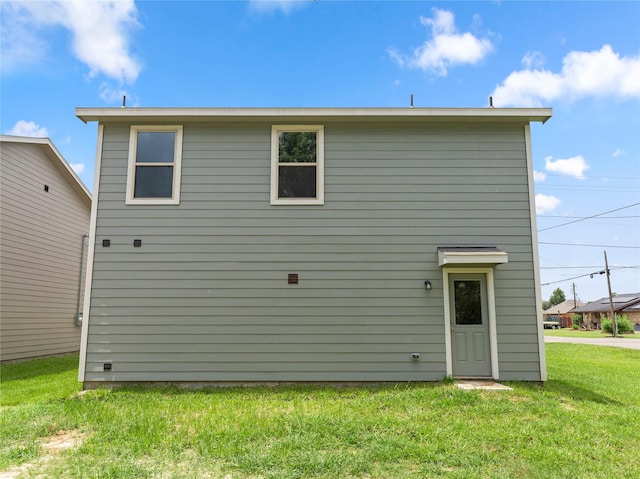 312 N Orange St, Sweeny, TX 77480 - rear view of house featuring a yard