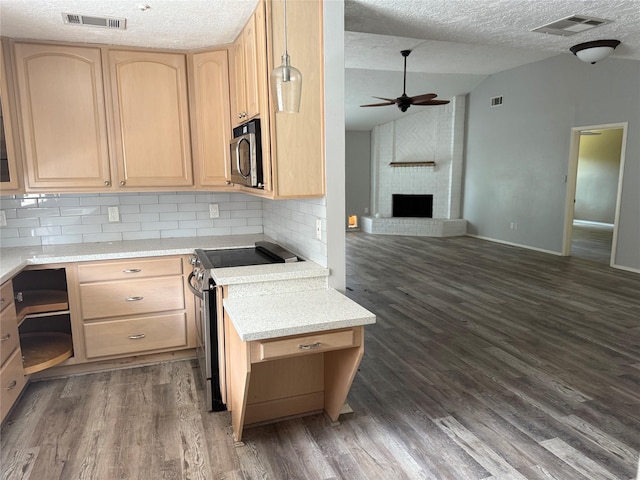 4706 Owens Creek Ln, Spring, TX 77388 - kitchen with light brown cabinets, stainless steel appliances, vaulted ceiling, a textured ceiling, and a ceiling fan