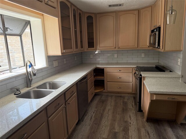 4706 Owens Creek Ln, Spring, TX 77388 - kitchen with stainless steel appliances, tasteful backsplash, dark wood-type flooring, and light brown cabinetry