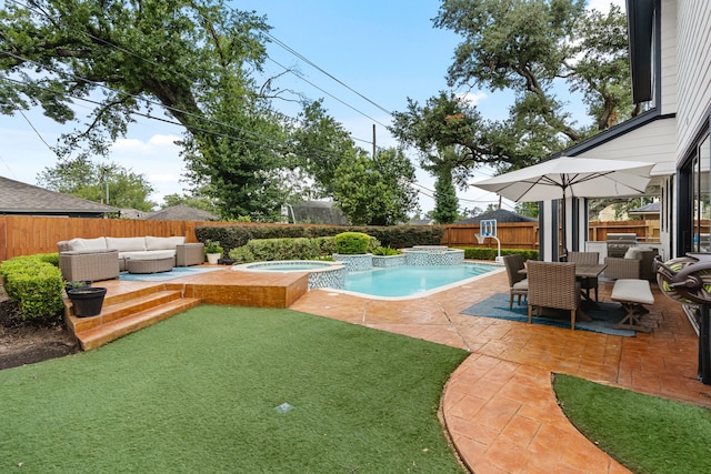 919 Worthshire St, Houston, TX 77008 - view of pool featuring a fenced backyard, a patio area, and outdoor lounge area