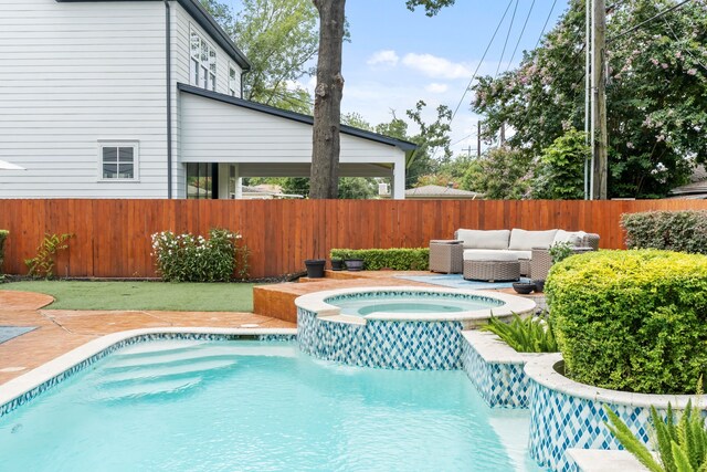 919 Worthshire St, Houston, TX 77008 - view of swimming pool featuring a fenced backyard, a pool with connected hot tub, and outdoor lounge area