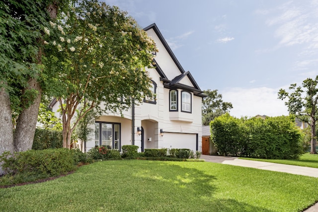 919 Worthshire St, Houston, TX 77008 - view of front of home featuring an attached garage, driveway, stucco siding, and a front lawn
