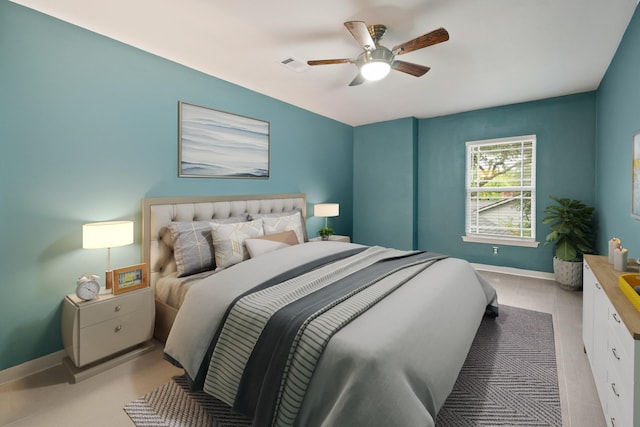 4018 Shady Springs Dr, Seabrook, TX 77586 - bedroom with a ceiling fan and baseboards
