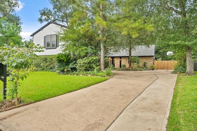 4018 Shady Springs Dr, Seabrook, TX 77586 - view of front facade with driveway