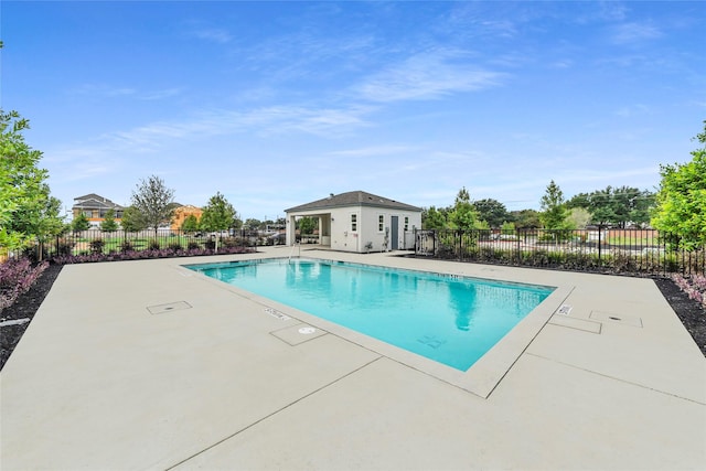 3217 Royal Oaks Hollow Ln, Houston, TX 77082 - community pool with a patio area