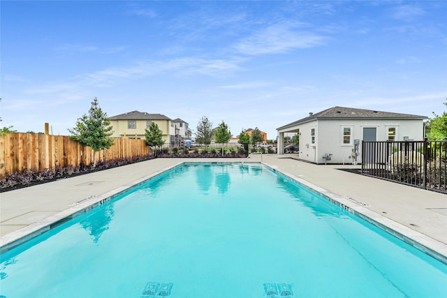 3217 Royal Oaks Hollow Ln, Houston, TX 77082 - community pool with a patio