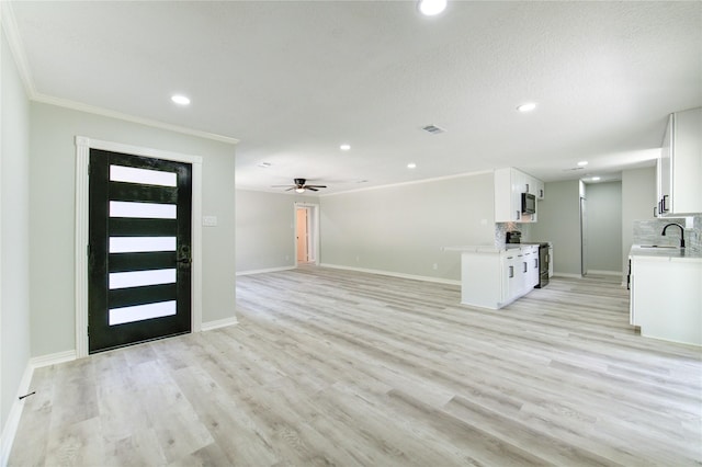1221 Delores St, Kemah, TX 77565 - entryway featuring recessed lighting, crown molding, a ceiling fan, and light wood finished floors